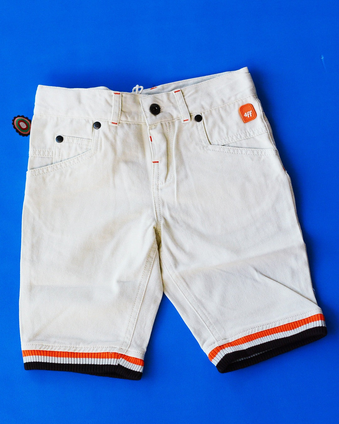 إبقاء العين على العصفور